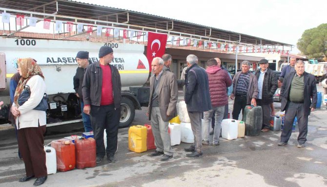 Belediyeden Çiftçiye Mazot Ve Direk Desteği