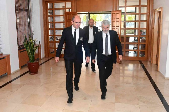 Milletvekili Sadak, "Anadolu Üniversitesi Tüm Türk Dünyasının Üniversitesidir"