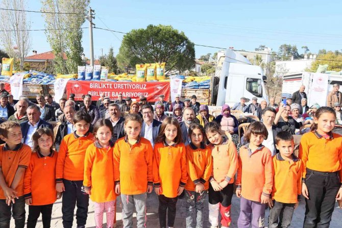 Milas’ta 64 Ton Sertifikalı Tohum Dağıtıldı