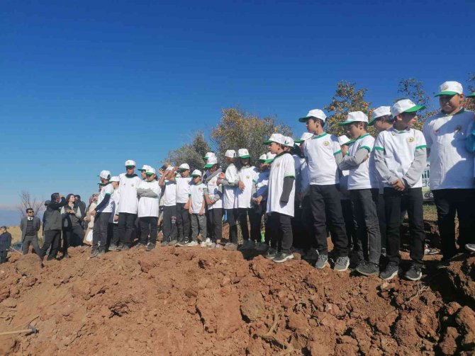 Eğirdir’de 2 Bin Fidan Toprakla Buluştu