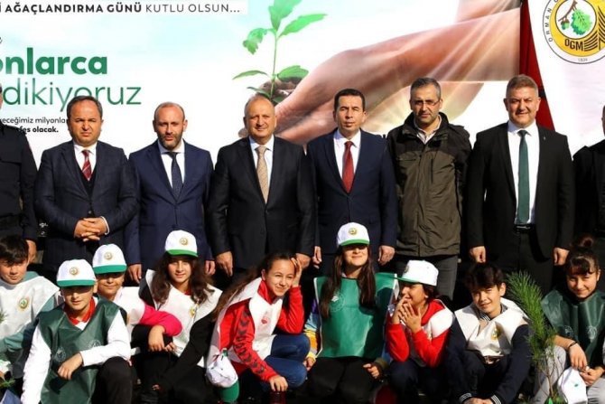 300 Fıstık Çamı Toprakla Buluştu