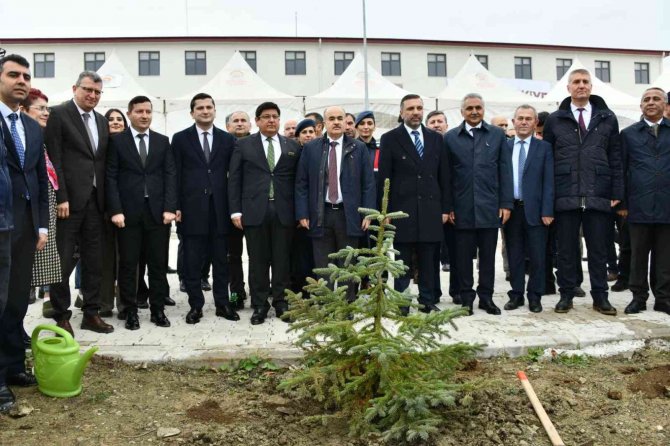 Samsun’da 100 Bin Fidan Toprakla Buluştu