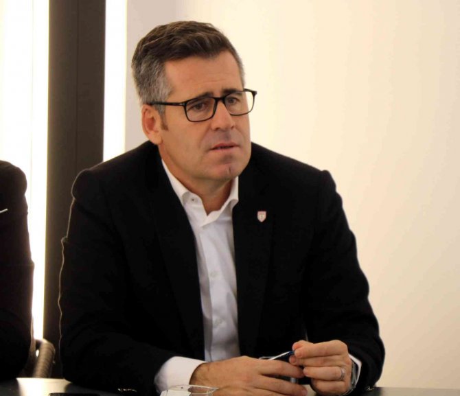 Hüseyin Eroğlu: “Çok Transfer Yapıldığında Başarı Geleceğine İnanan Bir Toplumuz”