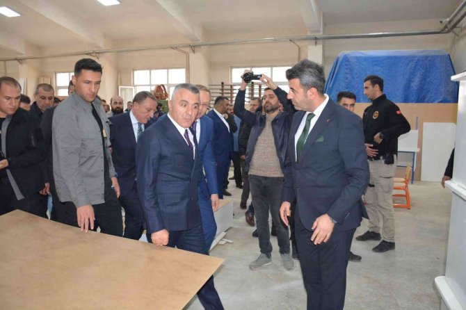 Vali Bilgin Silopi’de Öğrencilerle Bir Araya Geldi