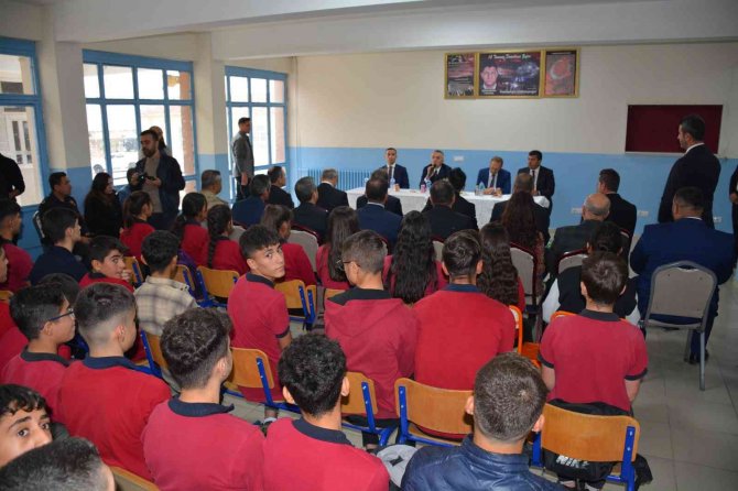 Vali Bilgin Silopi’de Öğrencilerle Bir Araya Geldi