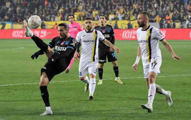Spor Toto Süper Lig: Mke Ankaragücü: 0 - Trabzonspor: 0 (İ̇lk Yarı)