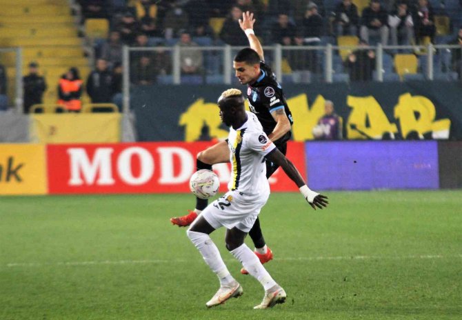 Spor Toto Süper Lig: Mke Ankaragücü: 0 - Trabzonspor: 0 (İ̇lk Yarı)