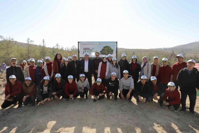 Başkan Çerçi Öğrencilerle Birlikte Fidan Dikti