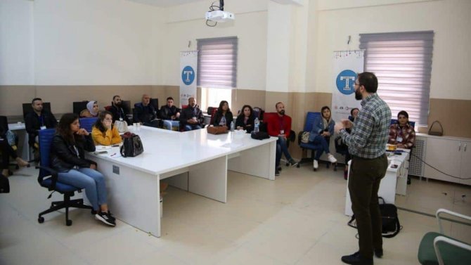 Tunceli’de Tübi̇tak Araştırma Projeleri Eğitim Semineri Düzenlendi