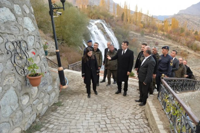 Doğa Harikası Tortum Şelalesi’nin Çehresi Yeni Dikilen Fidanlarla Değişecek