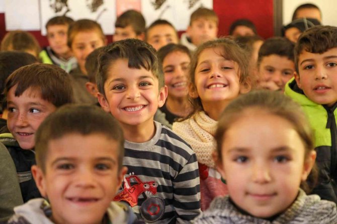 Çocuklar İlk Kez Hacivat-karagöz Oyunuyla Tanıştı