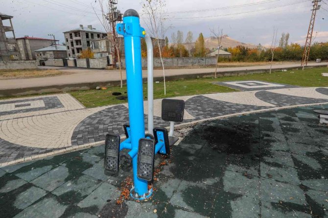 Çocuk Parkına Çirkin Saldırı