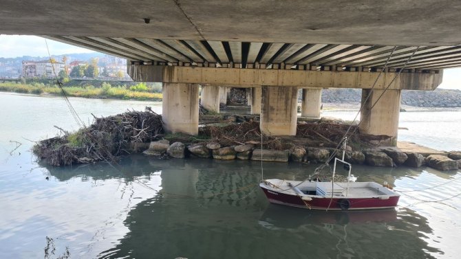 Zonguldak’ı İ̇stanbul’u Bağlayan Köprü Vatandaşları Tedirgin Ediyor