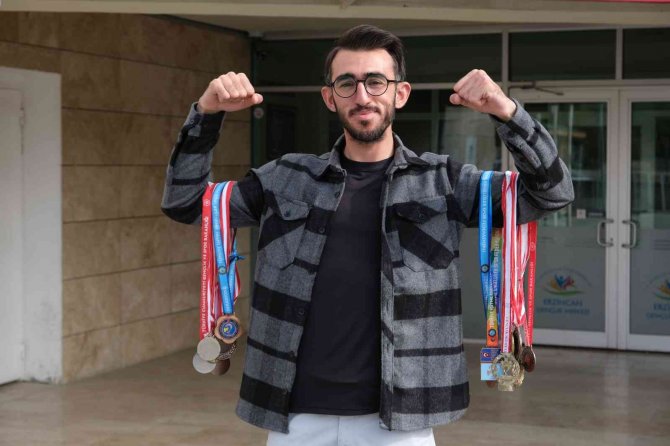 İ̇şitme Engelli Gencin İlham Veren Başarı Hikâyesi