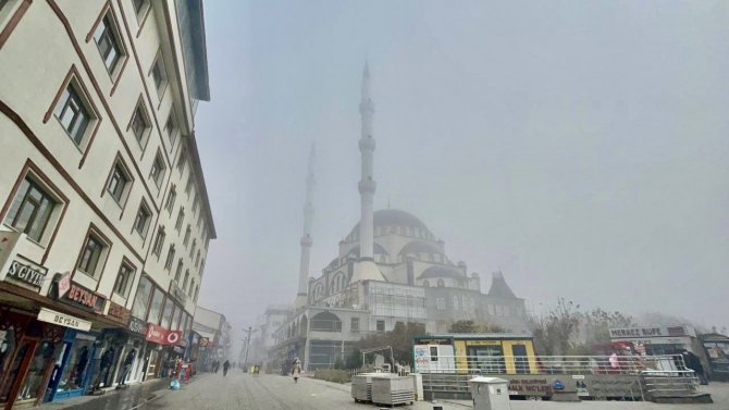 Ağrı’da Yoğun Sis Etkili Oldu