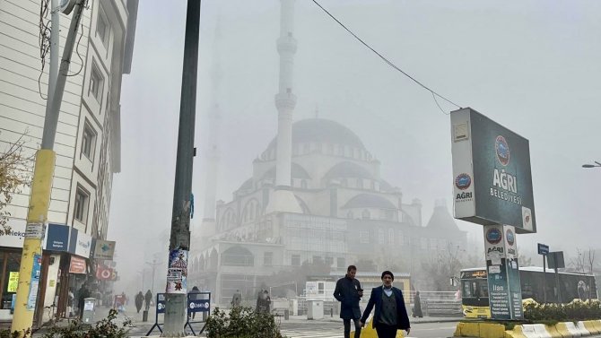 Ağrı’da Yoğun Sis Etkili Oldu
