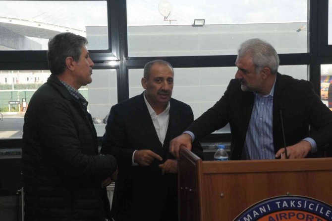 Ak Parti İ̇stanbul İ̇l Başkanı Kabaktepe Taksicilerle Toplantıda Bir Araya Geldi