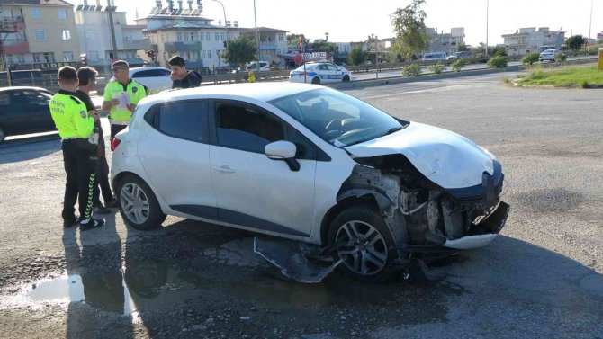Aynı Noktada 2 Saat Arayla İki Trafik Kazası Güvenlik Kamerasında
