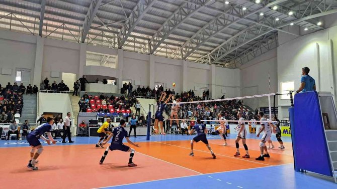 Efeler Ligi: Türşad: 3 - Altekma: 2