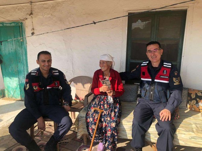 Jandarma, Yaşlı Çınarları Unutmadı
