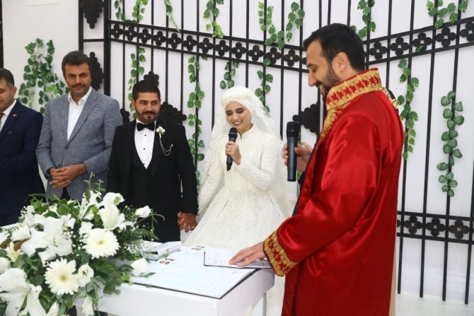 Bağcılar’da 15 Çift Toplu Düğün Şöleniyle Dünya Evine Girdi