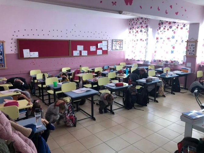 Gömeç İlçesinde Çök-kapan-tutun Tatbikatı