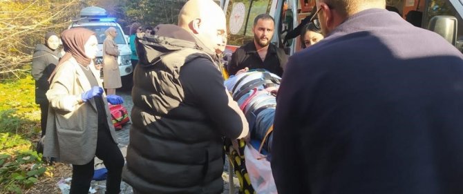 Yedigöller’de Tur Midibüsü Ağaçların Üzerine Devrildi: 8 Yaralı