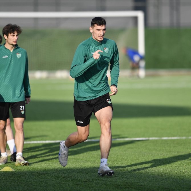 Bursaspor, Aliağa Atatürk Stadyumu’nda İdman Yaptı