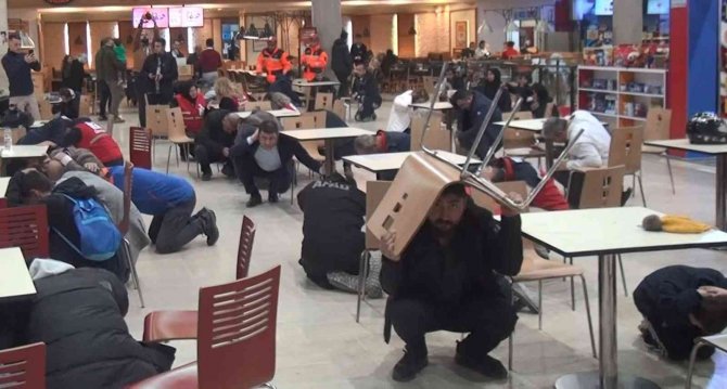 “Çök Kapan Tutun”u Yanlış Anladı, Yaptığını Kendi Bile Anlamlandıramadı