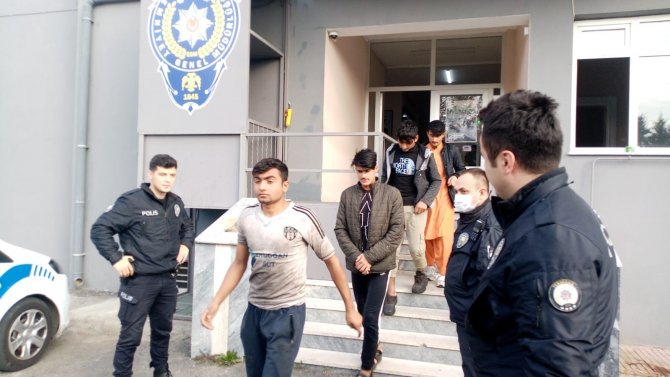 Çorlu’da 8 Kaçak Göçmen Yakalandı