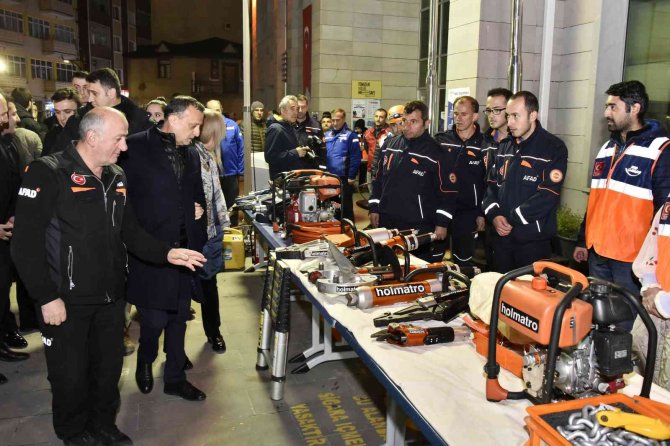 Gümüşhane’de Geniş Katılımlı Deprem Anı Tatbikatı Yapıldı