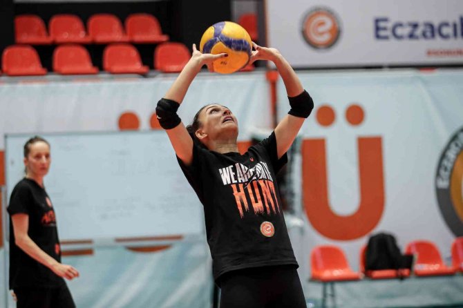 Eczacıbaşı Dynavit, Sarıyer Belediyespor Hazırlıklarına Devem Ediyor