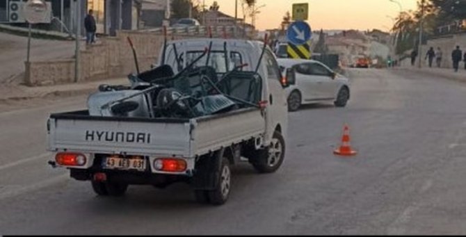 Emet’te Kamyonet Yayaya Çarptı: 1 Ağır Yaralı