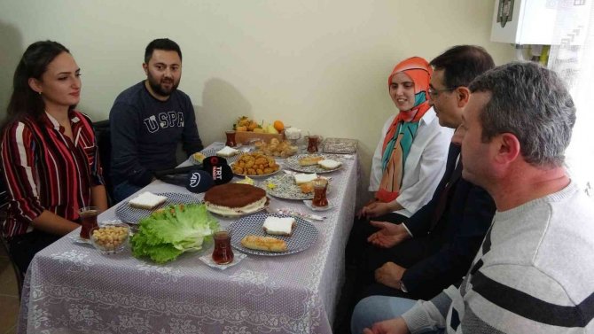 Bakan Dönmez Doğal Gaza Kavuşan Ailenin Sevincine Ortak Oldu