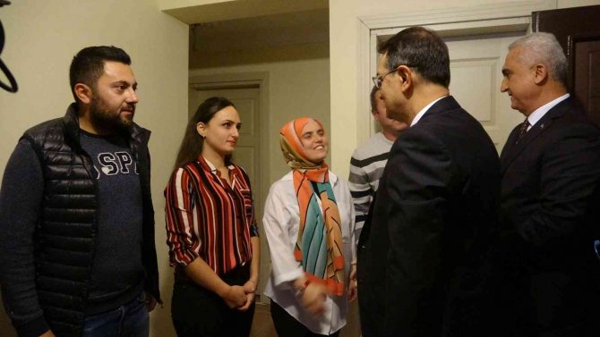 Bakan Dönmez Doğal Gaza Kavuşan Ailenin Sevincine Ortak Oldu