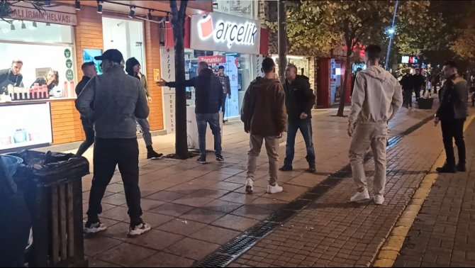 Köpeğe Tekme Atan Şahsa Meydan Dayağı