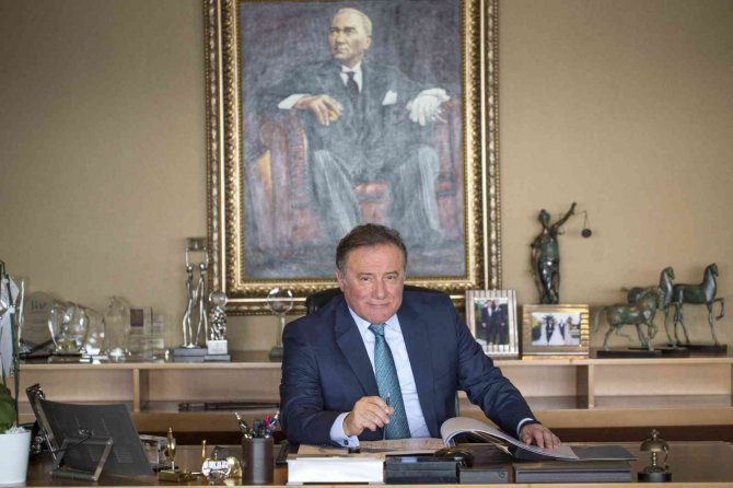 Tek Eğitimci Olarak Evrensel 50 İş Adamı Listesine Girdi