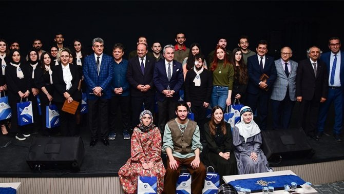 Etü’de Türkülerin Hikayesi Anıldı