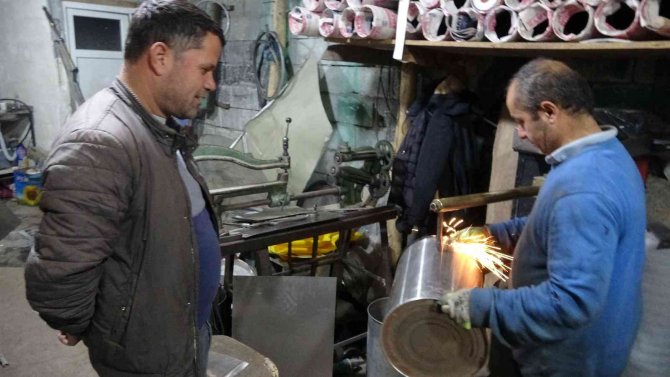 Yüksekovalı Üç Kardeş 25 Yıldır Baba Mesleğini Sürdürüyor
