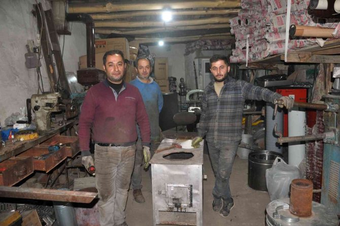 Yüksekovalı Üç Kardeş 25 Yıldır Baba Mesleğini Sürdürüyor