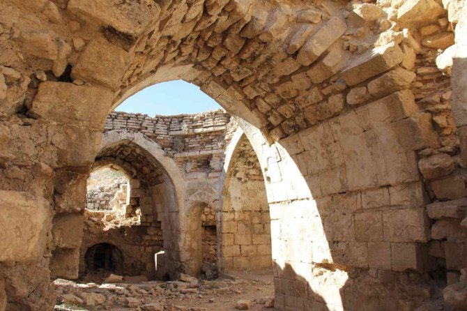 Eski Besni Ören Yeri Zamana Direniyor