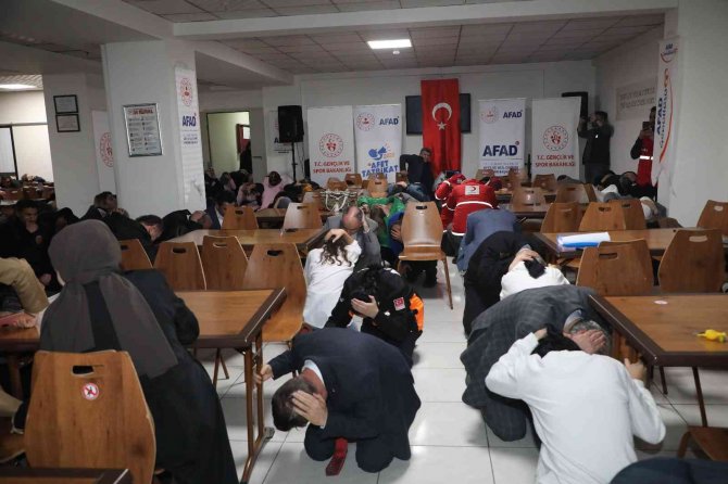 Konya’da ’’Çök-kapan-tutun” Tatbikatı Gerçekleştirildi