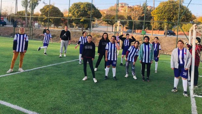 Kırıkkale’de Kız Futbol Takımı Kuruldu