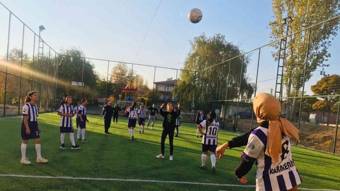 Kırıkkale’de Kız Futbol Takımı Kuruldu