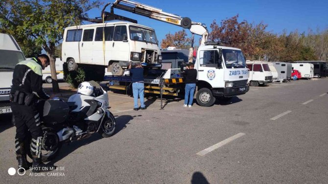 İ̇nciraltı Kent Ormanı’ndaki Karavanlar Kaldırıldı