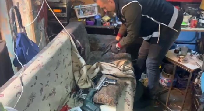 Dükkanını Silah Atölyesine Çeviren Şahıs Gözaltına Alındı