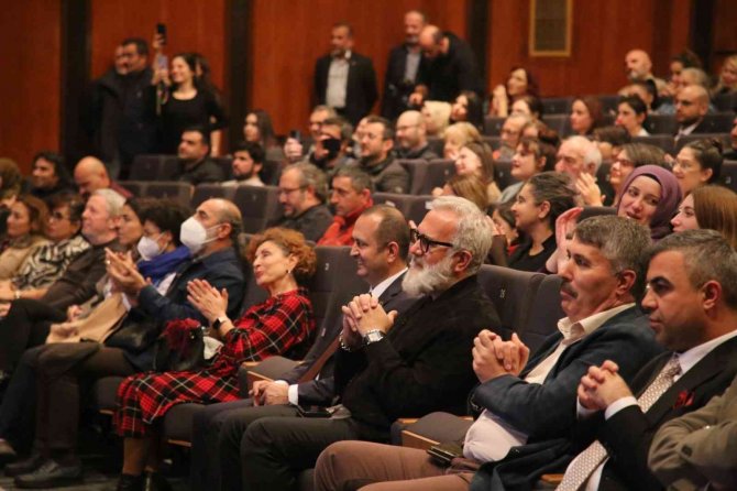 Kocaeli Şehir Tiyatroları 25. Yılını Kutladı