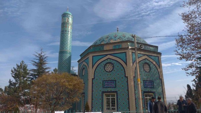 Kütahyalılar Zemininde Kayma Yaşanan Çinili Camii’nin İbadete Açılmasını İstiyor