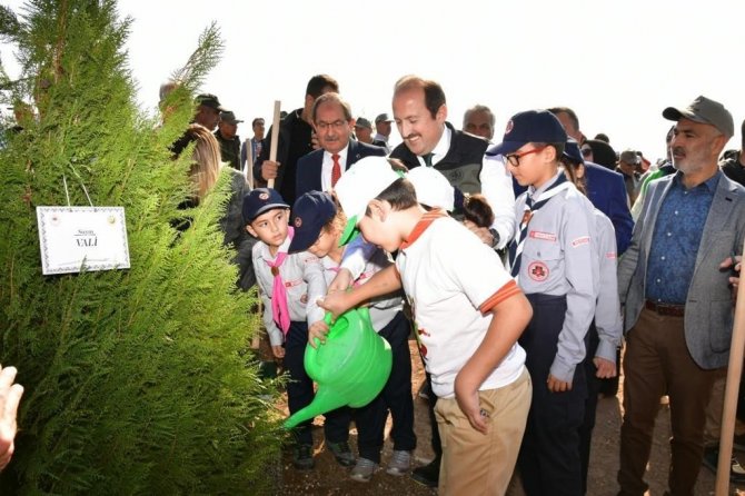 Vali Pehlivan ’Fidan Dikim Etkinliği’ne Katıldı