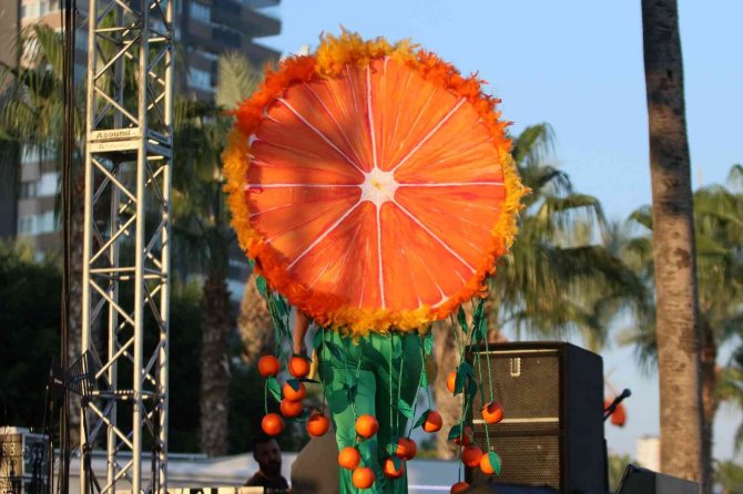 Narenciyeden Kıyafetler Göz Kamaştırdı